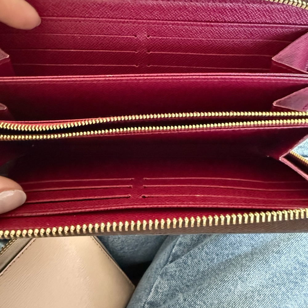 Louis Vuitton Monogram Zippy Wallet - Picture 3 of 11